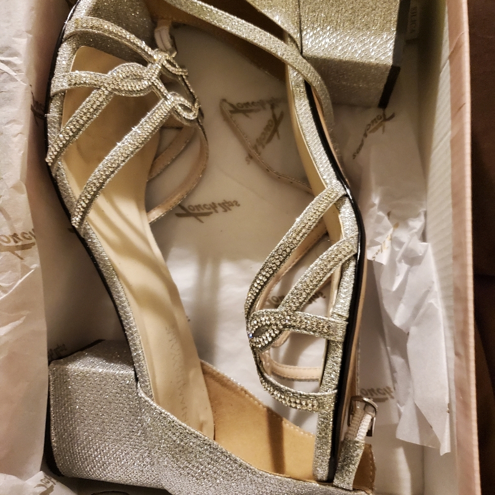 Zoey Size 9W Touch Ups